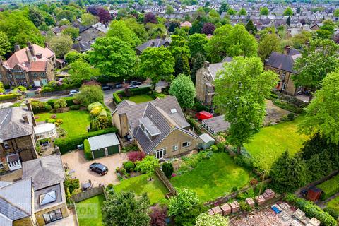 5 bed property, in Thornhill Road, £750,000
