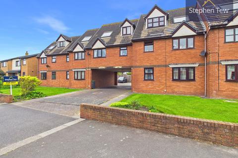 1 bed property, in Norbreck Road, £80,000