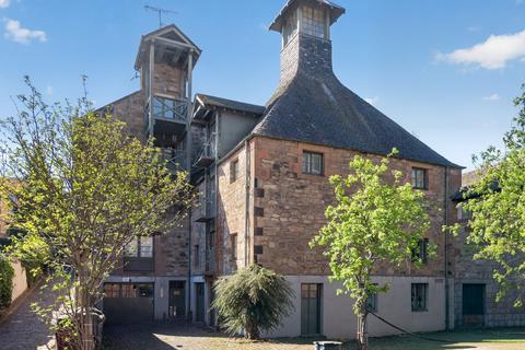 2 bed property, in 138 Flat 8 Calton Road, £370,000