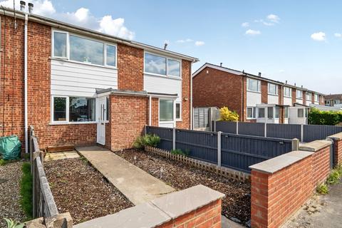 2 bed property, in Lisburn Close, £155,000