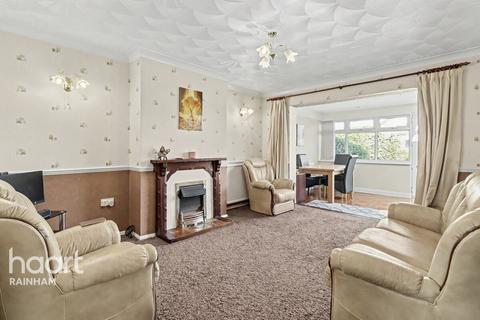 2 bed property, in Lake Avenue, £425,000