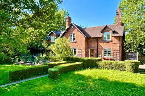 4 bed property, in Telford TF6, £600,000