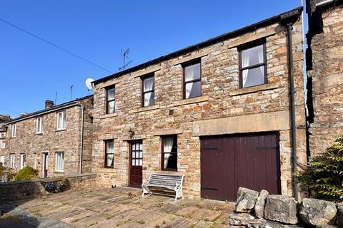 4 bed property, in Cayson House, £275,000