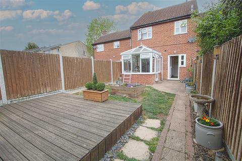 3 bed property, in Vincent Way, £400,000