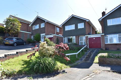 3 bed property, in Kingswinford, £285,000