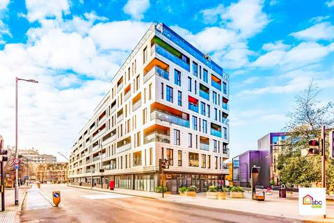 1 bed property, in Flat Mybase, £425,000