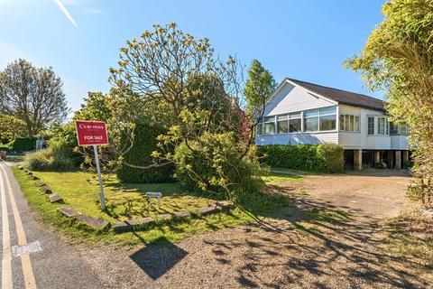 3 bed property, in Towpath, £900,000