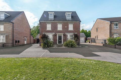 5 bed property, in Ty'n-Y-Gollen Court, £600,000