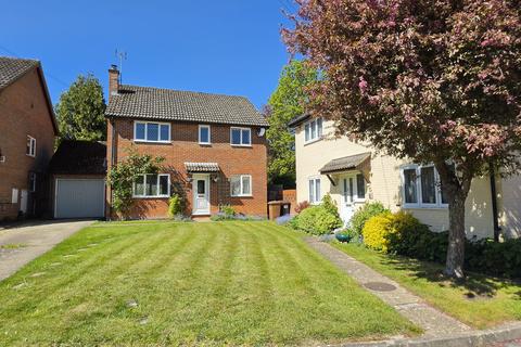 4 bed property, in Hillside, £475,000