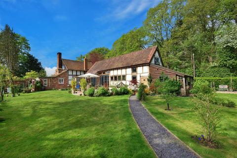 4 bed property, in Pixley, £895,000