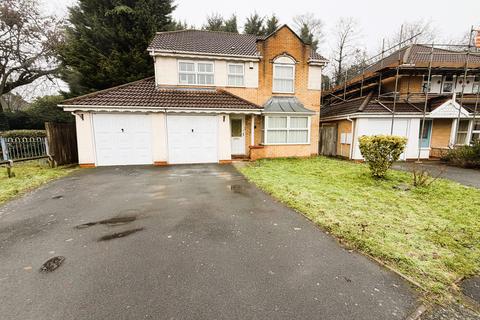 4 bed property, in Oak Leaf Drive, £525,000