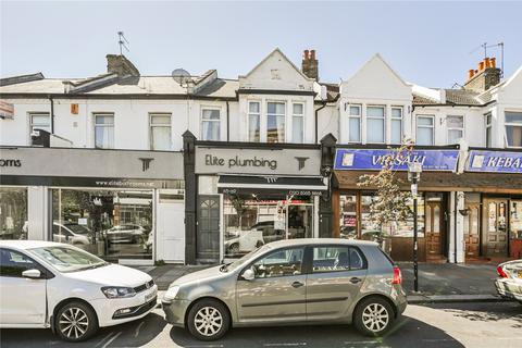 1 bed property, in Myddleton Road, £600,000