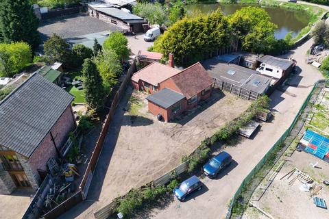 3 bed property, in Willow Bank, £350,000