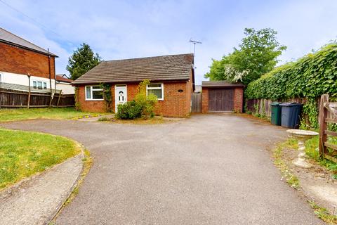 2 bed property, in Kingsnorth Road, £320,000