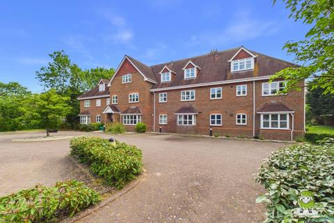 1 bed property, in Wessex Grange Reading Road, £180,000