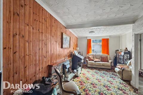 2 bed property, in Mary Street, £130,000