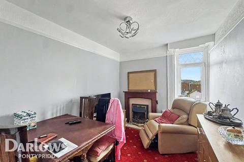 2 bed property, in Mary Street, £110,000