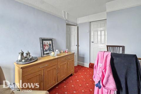 2 bed property, in Mary Street, £130,000