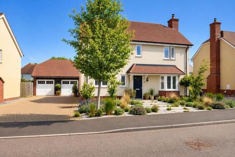 4 bed property, in Crab Apple Drive, £600,000