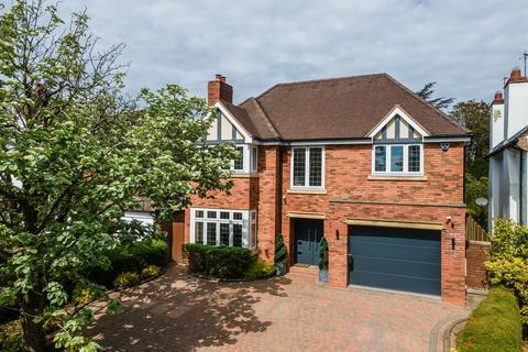 5 bed property, in Avenue Road, £2,000,000
