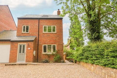 3 bed property, in York Road, £350,000