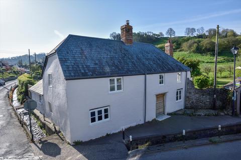 3 bed property, in Church Street, £695,000