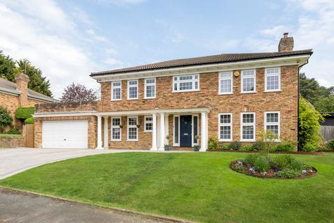 4 bed property, in Old Farmhouse Drive, £1,500,000