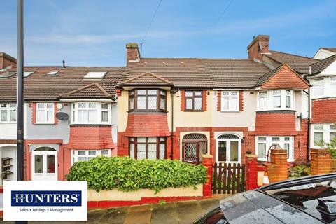 3 bed property, in Castlewood Drive, £500,000