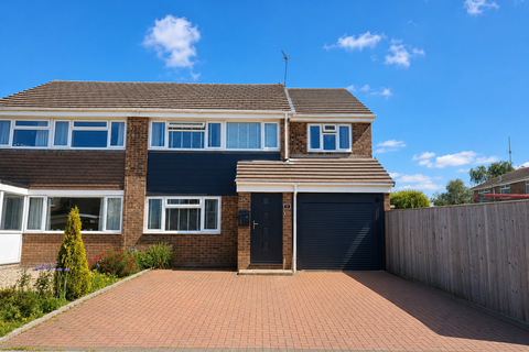 4 bed property, in Deansfield, £400,000