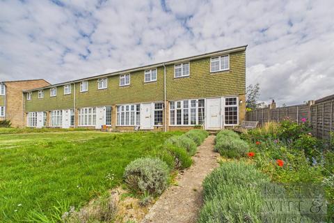 3 bed property, in Quebec Close, £270,000