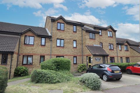 2 bed property, in Parsonage Road, £140,000
