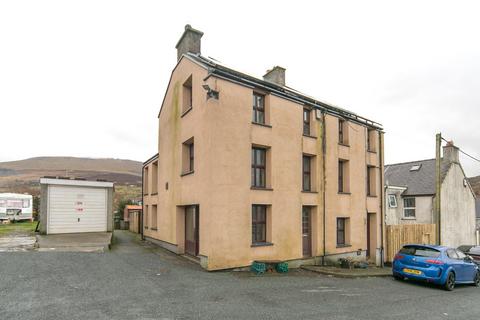 5 bed property, in New Street, £100,000