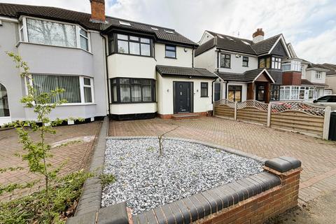 5 bed property, in Brooklands Road, £465,000