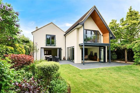 5 bed property, in Pyket Way, £1,195,000