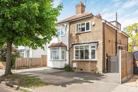 2 bed property, in Beaumont Avenue, £480,000
