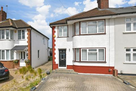3 bed property, in Warren Drive, £460,000