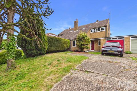 3 bed property, in South Street, £325,000