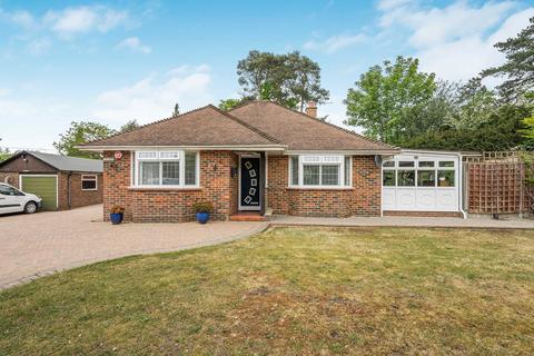 3 bed property, in Firgrove Road, £600,000