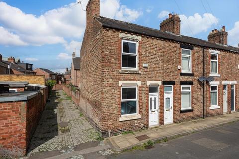 2 bed property, in Pembroke Street, £200,000
