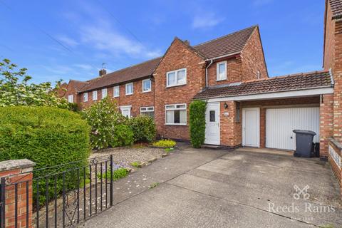 2 bed property, in Barkston Avenue, £180,000