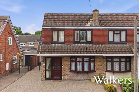 3 bed property, in Magnolia Way, £450,000