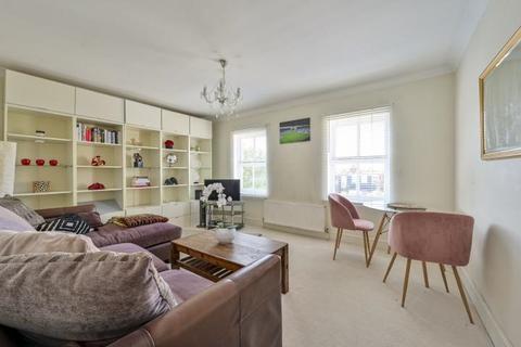 1 bed property, in Merton Road, £285,000