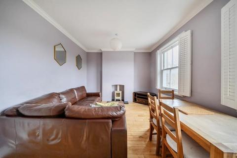 2 bed property, in St Johns Way, £625,000