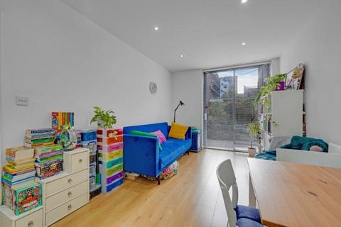 1 bed property, in Carillon Court, £300,000