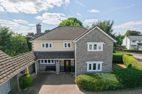 5 bed property, in 14 Ger Y Llan, £775,000