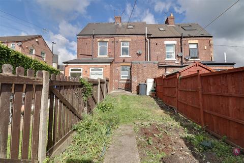 3 bed property, in Queen Street, £145,000