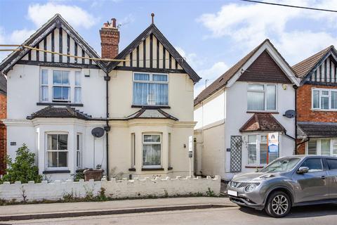 3 bed property, in Badshot Lea Road, £310,000