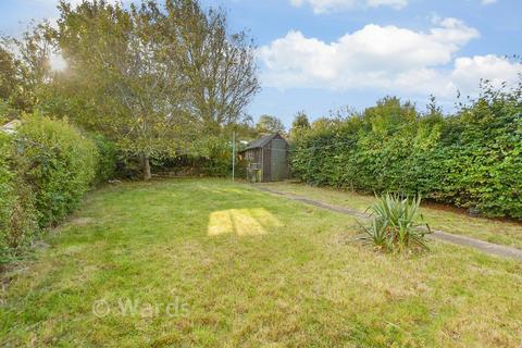 3 bed property, in Old Folkestone Road, £220,000