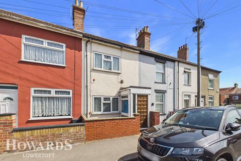 3 bed property, in Essex Road, £140,000