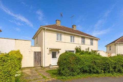 2 bed property, in Birchall Avenue, £215,000